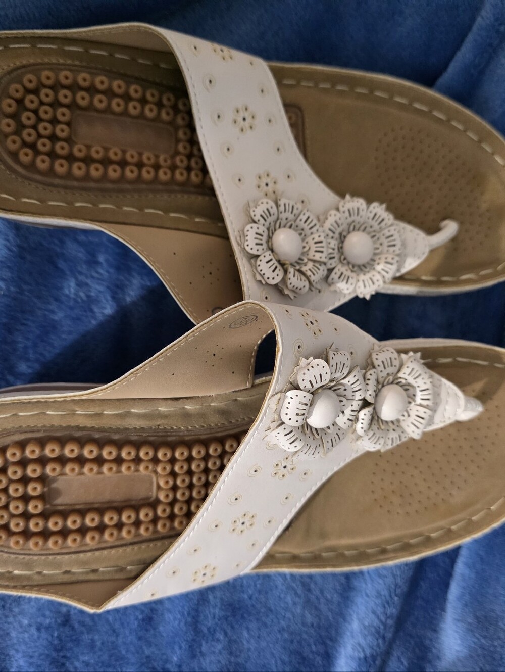 Women’s White Floral Thong Sandals